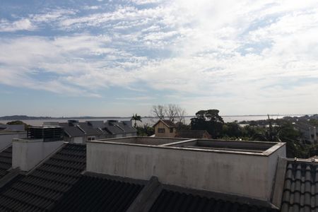 Casa de condomínio à venda com 220m², 3 quartos e 3 vagas Casa de condomínio à venda com 220m², 3 quartos e 3 vagasTerraço