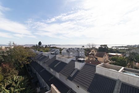 Casa de condomínio à venda com 220m², 3 quartos e 3 vagas Casa de condomínio à venda com 220m², 3 quartos e 3 vagasTerraço