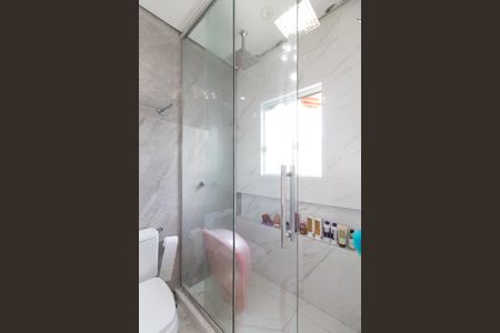 Casa de condomínio à venda com 220m², 3 quartos e 3 vagas Casa de condomínio à venda com 220m², 3 quartos e 3 vagasBanheiro da Suíte