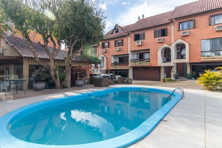 Casa de condomínio à venda com 220m², 3 quartos e 3 vagas Casa de condomínio à venda com 220m², 3 quartos e 3 vagasÁrea comum - Piscina