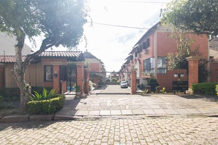 Casa de condomínio à venda com 220m², 3 quartos e 3 vagas Casa de condomínio à venda com 220m², 3 quartos e 3 vagasFachada