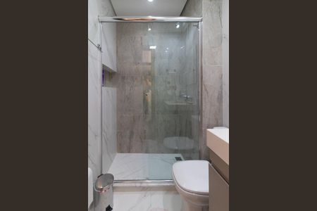 Casa de condomínio à venda com 220m², 3 quartos e 3 vagas Casa de condomínio à venda com 220m², 3 quartos e 3 vagasBanheiro Social 2