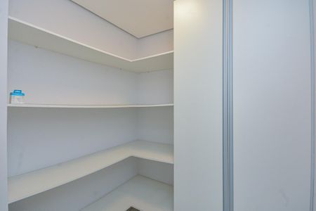 Apartamento para alugar com 266m², 4 quartos e 4 vagas Apartamento para alugar com 266m², 4 quartos e 4 vagasDespensa