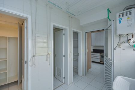 Apartamento para alugar com 266m², 4 quartos e 4 vagas Apartamento para alugar com 266m², 4 quartos e 4 vagasÁrea de Serviço