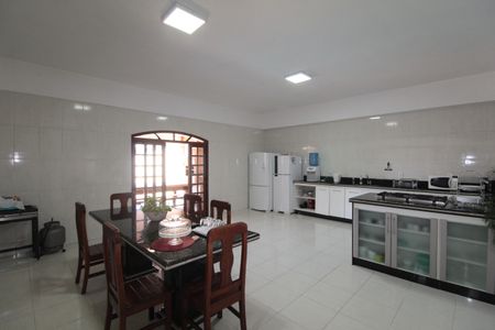 Casa para alugar com 580m², 6 quartos e 4 vagasCozinha 1