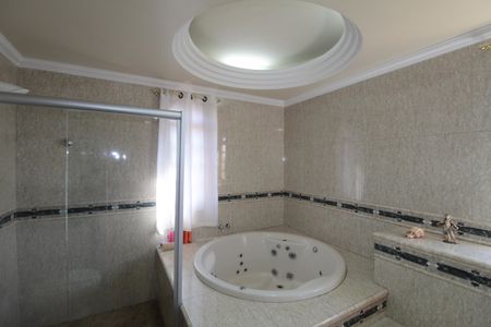 Casa para alugar com 580m², 6 quartos e 4 vagasBanheiro da Suíte 1