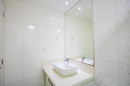 Apartamento à venda com 73m², 2 quartos e 2 vagas Apartamento à venda com 73m², 2 quartos e 2 vagasBanheiro social