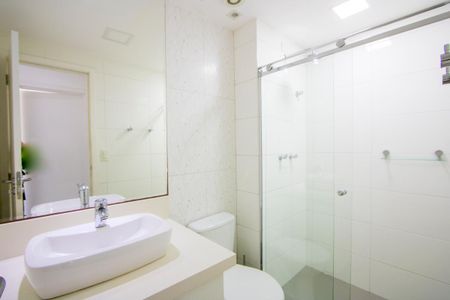 Apartamento à venda com 73m², 2 quartos e 2 vagas Apartamento à venda com 73m², 2 quartos e 2 vagasBanheiro social