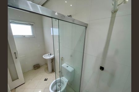 Casa à venda com 380m², 4 quartos e 4 vagas Casa à venda com 380m², 4 quartos e 4 vagasBanheiro da Suíte 2