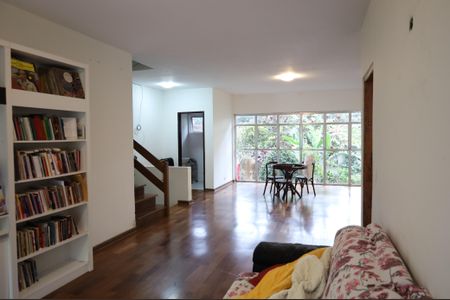 Casa para alugar com 278m², 4 quartos e 2 vagasSala