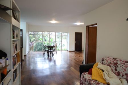 Casa para alugar com 278m², 4 quartos e 2 vagasSala