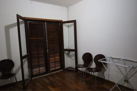 Casa para alugar com 278m², 4 quartos e 2 vagasQuarto