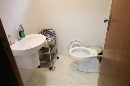 Casa para alugar com 278m², 4 quartos e 2 vagasBanheiro