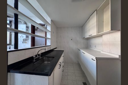 Apartamento à venda com 110m², 3 quartos e 1 vaga Apartamento à venda com 110m², 3 quartos e 1 vagaCozinha e Área de Serviço