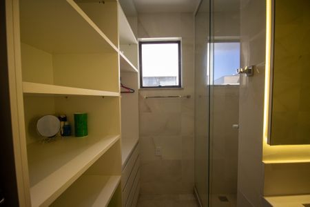 Apartamento à venda com 240m², 2 quartos e 2 vagas Apartamento à venda com 240m², 2 quartos e 2 vagasBanheiro da Suíte 1