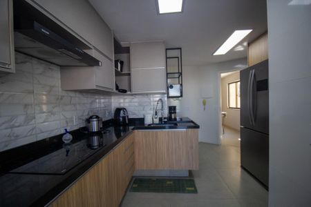 Apartamento à venda com 240m², 2 quartos e 2 vagas Apartamento à venda com 240m², 2 quartos e 2 vagasCozinha e Área de Serviço