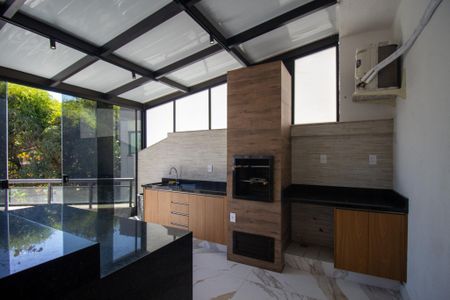 Apartamento à venda com 240m², 2 quartos e 2 vagas Apartamento à venda com 240m², 2 quartos e 2 vagasVaranda