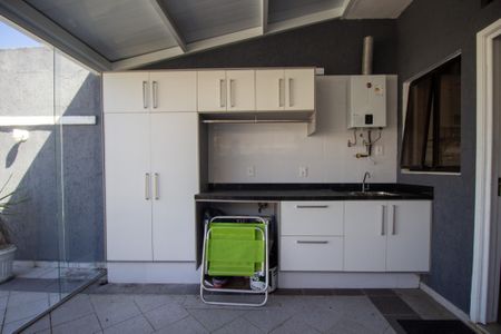 Apartamento à venda com 240m², 2 quartos e 2 vagas Apartamento à venda com 240m², 2 quartos e 2 vagasCozinha e Área de Serviço