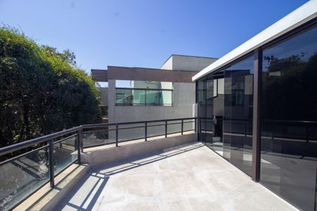 Apartamento à venda com 240m², 2 quartos e 2 vagas Apartamento à venda com 240m², 2 quartos e 2 vagasVaranda