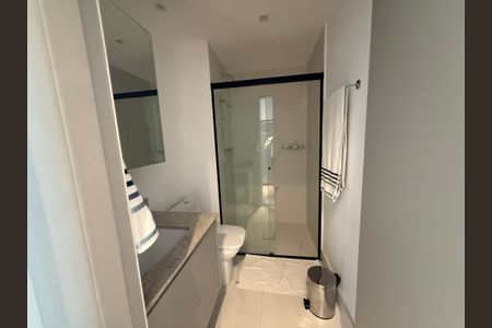 Banheiro de apartamento à venda com 1 quarto, 33m² em Indianópolis, São Paulo