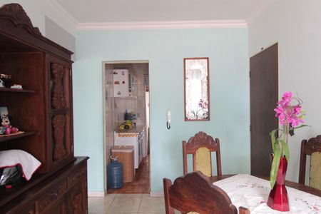 Sala de casa de condomínio à venda com 2 quartos, 45m² em São João Batista, Belo Horizonte
