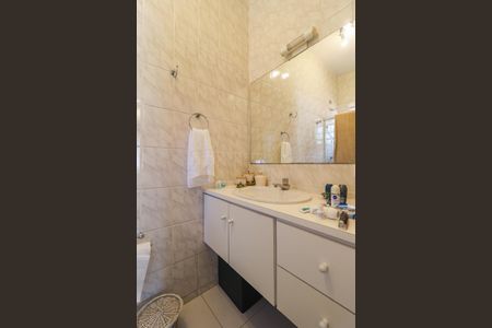 Casa para alugar com 140m², 3 quartos e 1 vaga Casa para alugar com 140m², 3 quartos e 1 vagaBanheiro da Suíte 1