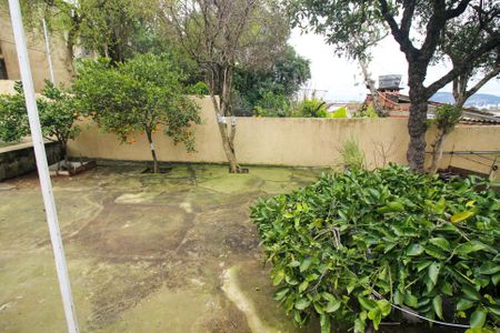Casa à venda com 130m², 3 quartos e 3 vagas Casa à venda com 130m², 3 quartos e 3 vagasQuintal