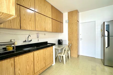 Apartamento à venda com 140m², 4 quartos e 2 vagas Apartamento à venda com 140m², 4 quartos e 2 vagasCozinha