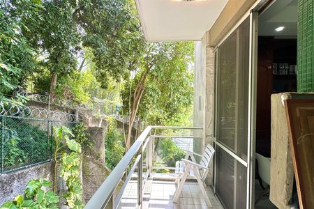 Apartamento à venda com 140m², 4 quartos e 2 vagas Apartamento à venda com 140m², 4 quartos e 2 vagasVaranda da Suíte 1