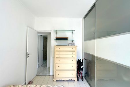 Apartamento à venda com 140m², 4 quartos e 2 vagas Apartamento à venda com 140m², 4 quartos e 2 vagasQuarto 1