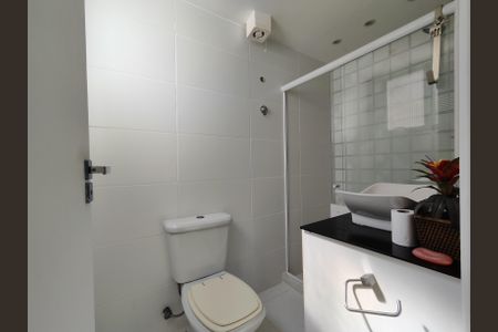 Apartamento à venda com 192m², 3 quartos e 1 vaga Apartamento à venda com 192m², 3 quartos e 1 vagaBanheiro da Suíte 1