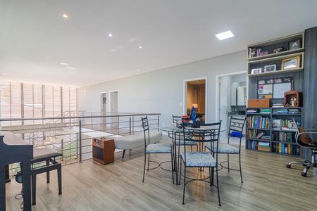 Casa à venda com 400m², 3 quartos e 3 vagas Casa à venda com 400m², 3 quartos e 3 vagasMezanino