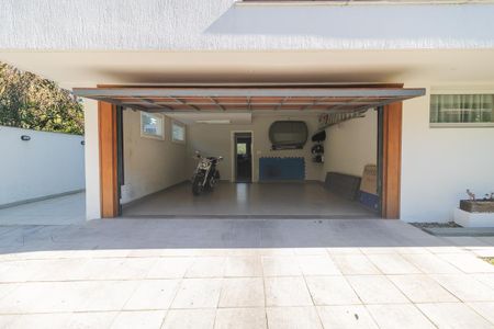 Casa à venda com 400m², 3 quartos e 3 vagas Casa à venda com 400m², 3 quartos e 3 vagasGaragem