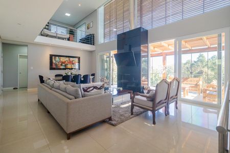 Casa à venda com 400m², 3 quartos e 3 vagas Casa à venda com 400m², 3 quartos e 3 vagasSala