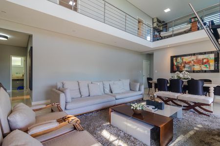 Casa à venda com 400m², 3 quartos e 3 vagas Casa à venda com 400m², 3 quartos e 3 vagasSala