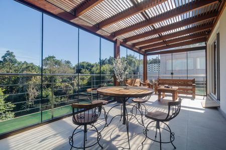 Casa à venda com 400m², 3 quartos e 3 vagas Casa à venda com 400m², 3 quartos e 3 vagasVaranda
