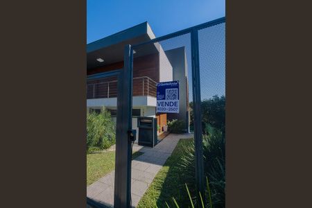 Casa à venda com 400m², 3 quartos e 3 vagas Casa à venda com 400m², 3 quartos e 3 vagasPlaquinha instalada