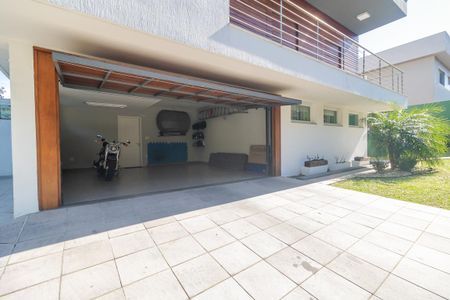 Casa à venda com 400m², 3 quartos e 3 vagas Casa à venda com 400m², 3 quartos e 3 vagasGaragem