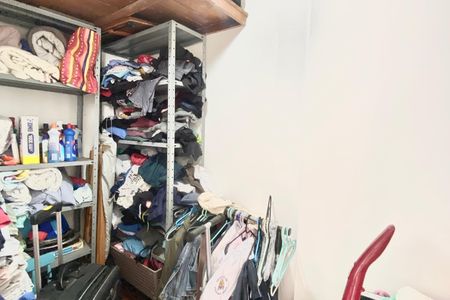 Apartamento à venda com 160m², 3 quartos e 2 vagas Apartamento à venda com 160m², 3 quartos e 2 vagasQuarto de Serviço