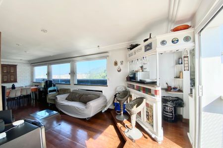Apartamento à venda com 160m², 3 quartos e 2 vagas Apartamento à venda com 160m², 3 quartos e 2 vagasSegundo andar- sala