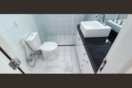 Apartamento à venda com 84m², 1 quarto e 2 vagas Apartamento à venda com 84m², 1 quarto e 2 vagasBanheiro da Suíte