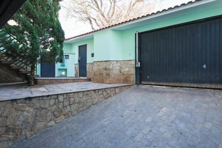 Casa à venda com 200m², 3 quartos e 5 vagas Casa à venda com 200m², 3 quartos e 5 vagasQuintal