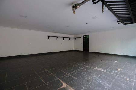 Casa à venda com 200m², 3 quartos e 5 vagas Casa à venda com 200m², 3 quartos e 5 vagasGaragem
