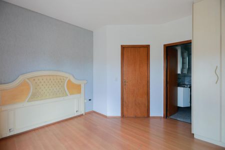 Casa à venda com 200m², 3 quartos e 5 vagas Casa à venda com 200m², 3 quartos e 5 vagasSuíte 3