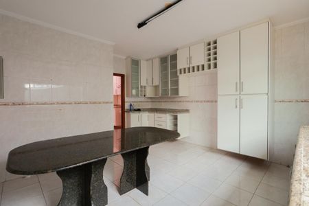 Casa à venda com 200m², 3 quartos e 5 vagas Casa à venda com 200m², 3 quartos e 5 vagasCozinha