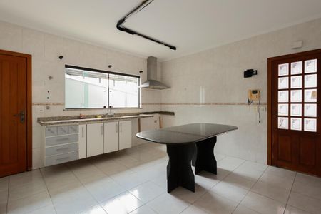 Casa à venda com 200m², 3 quartos e 5 vagas Casa à venda com 200m², 3 quartos e 5 vagasCozinha
