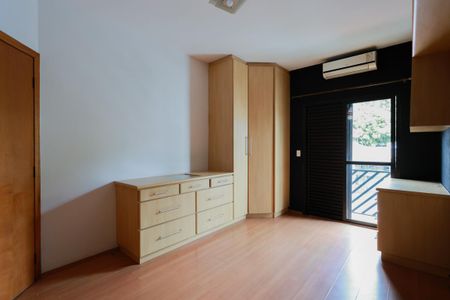 Casa à venda com 200m², 3 quartos e 5 vagas Casa à venda com 200m², 3 quartos e 5 vagasSuíte 1