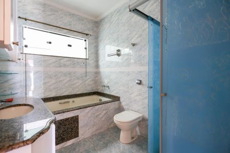 Casa à venda com 200m², 3 quartos e 5 vagas Casa à venda com 200m², 3 quartos e 5 vagasBanheiro da Suíte 3