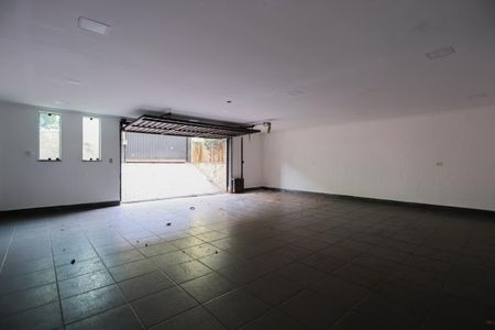 Casa à venda com 200m², 3 quartos e 5 vagas Casa à venda com 200m², 3 quartos e 5 vagasGaragem