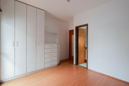 Casa à venda com 200m², 3 quartos e 5 vagas Casa à venda com 200m², 3 quartos e 5 vagasSuíte 2